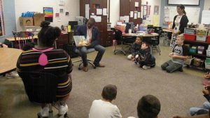 Mayor Franklin reads to the class.