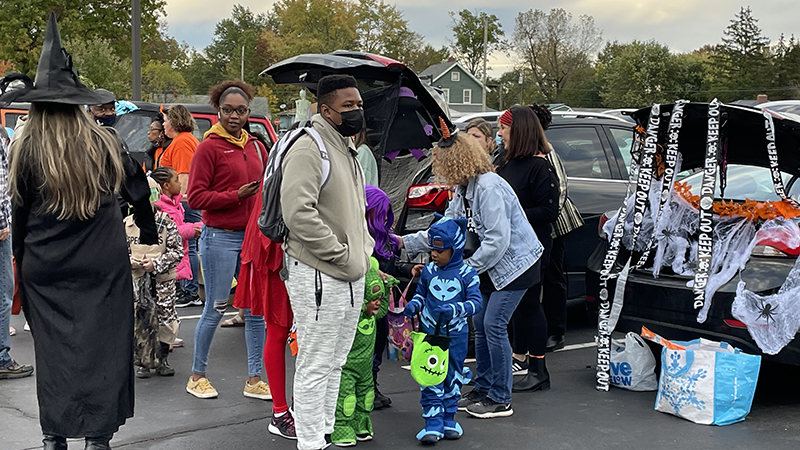 Fourth grade teachers passing out candy to families.
