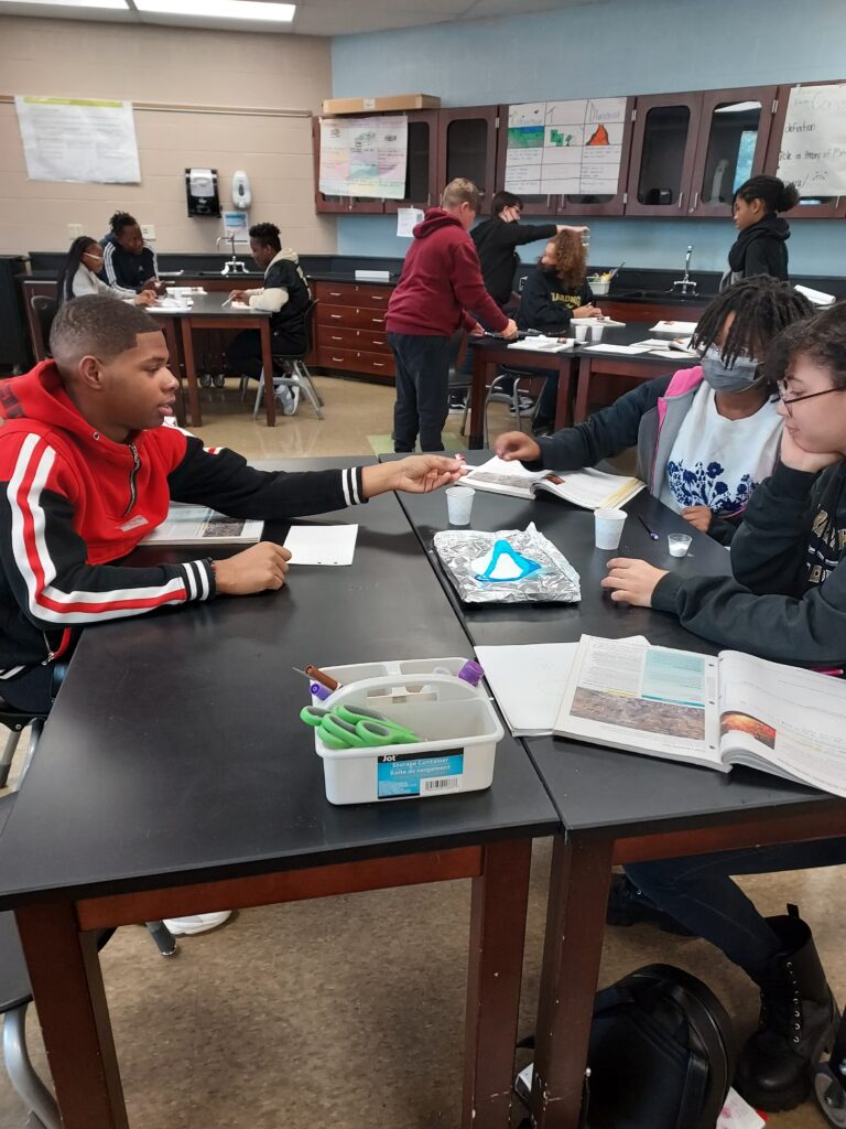 Students discuss their experiment.