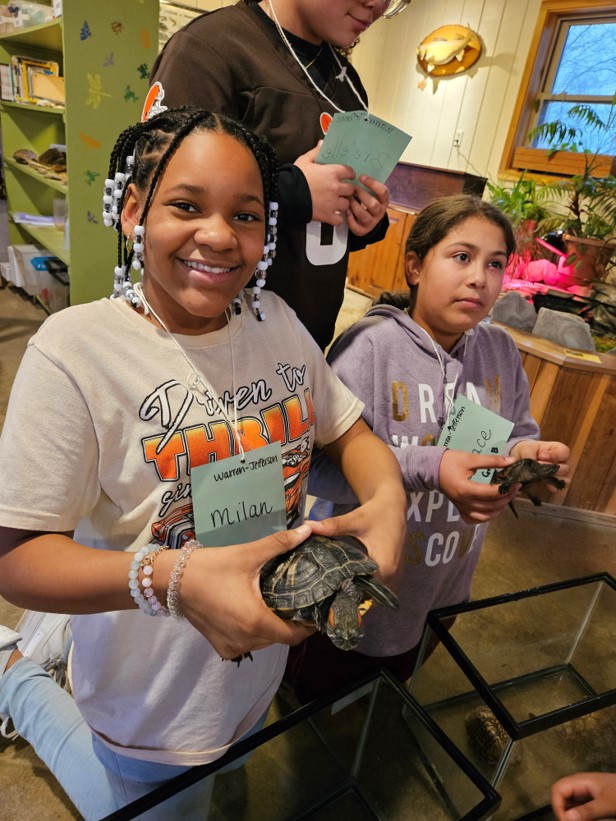 Fifth graders interacting with the turtles.