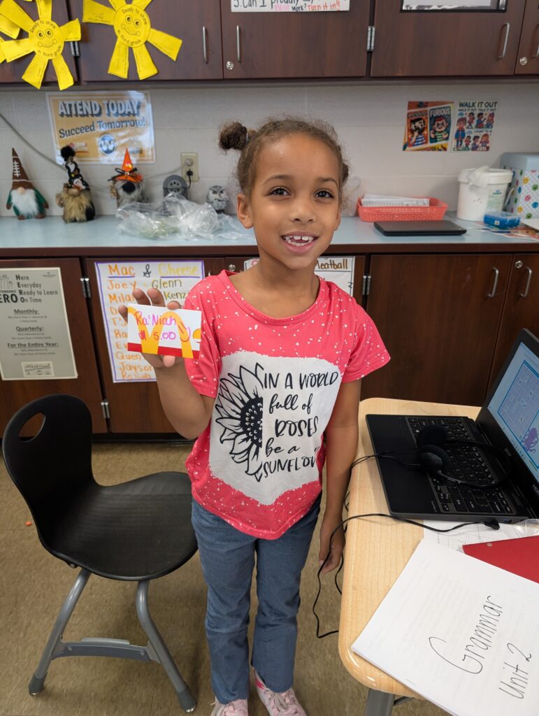 Ra'Niyah is all smile showing her gift card