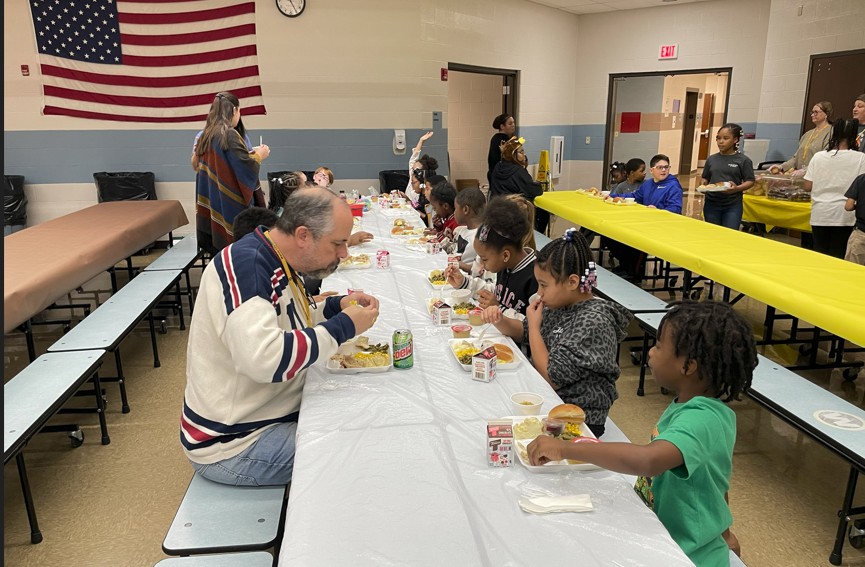 Third grade having lunch together.