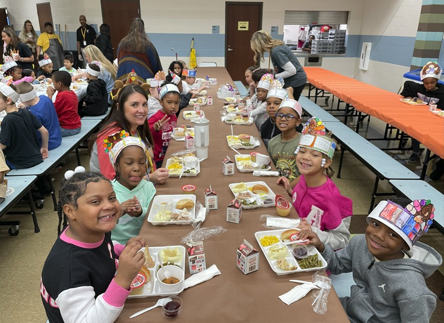 Mrs. Laprocina's class having lunch together.